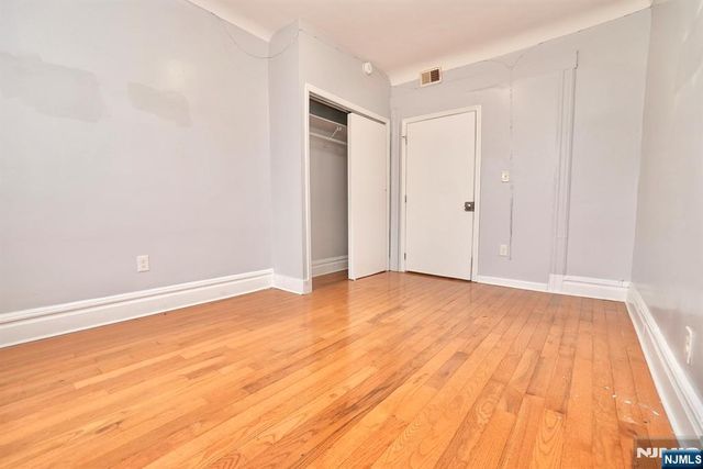 20 Stuyvesant Avenue, Newark, NJ 07106