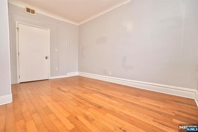 20 Stuyvesant Avenue, Newark, NJ 07106