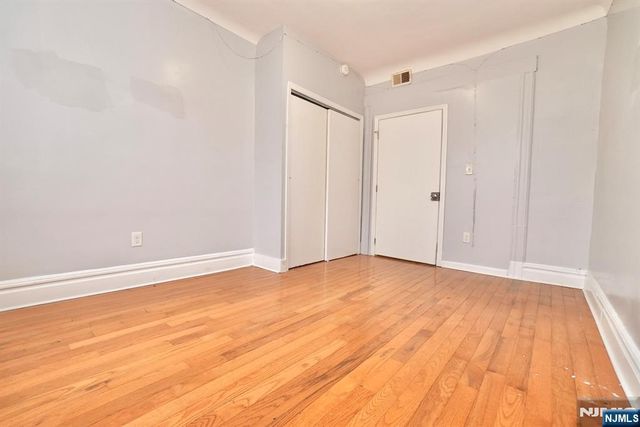 20 Stuyvesant Avenue, Newark, NJ 07106