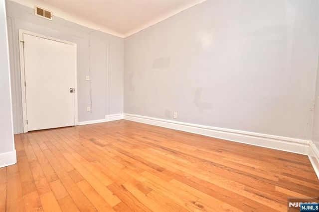 20 Stuyvesant Avenue, Newark, NJ 07106