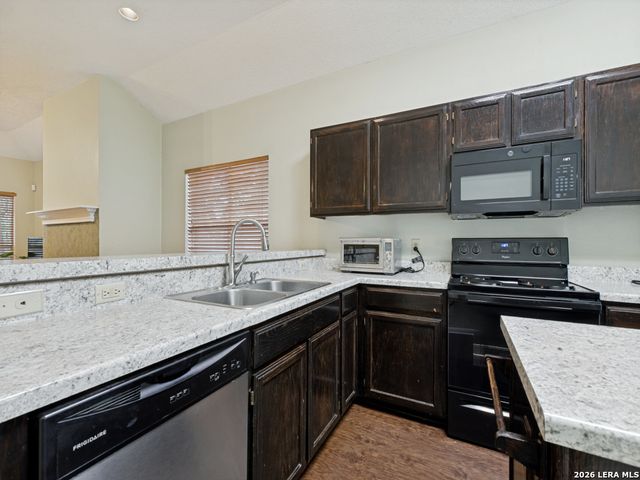 7930 VIKING TRL, San Antonio, TX 78250