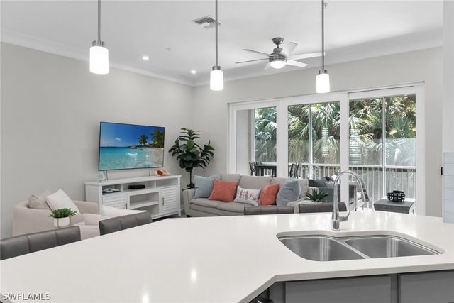 238 Indies DR E 202, Naples, FL 34114