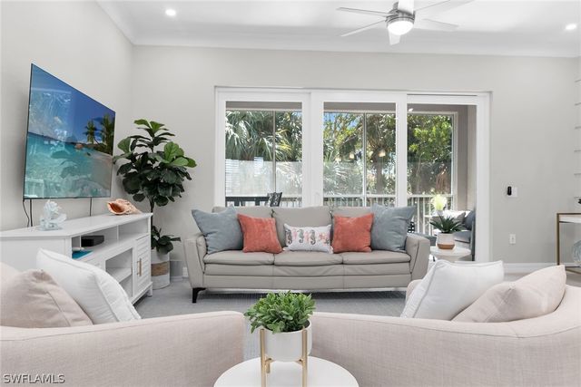 238 Indies DR E 202, Naples, FL 34114