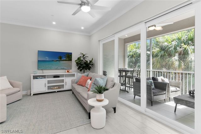 238 Indies DR E 202, Naples, FL 34114