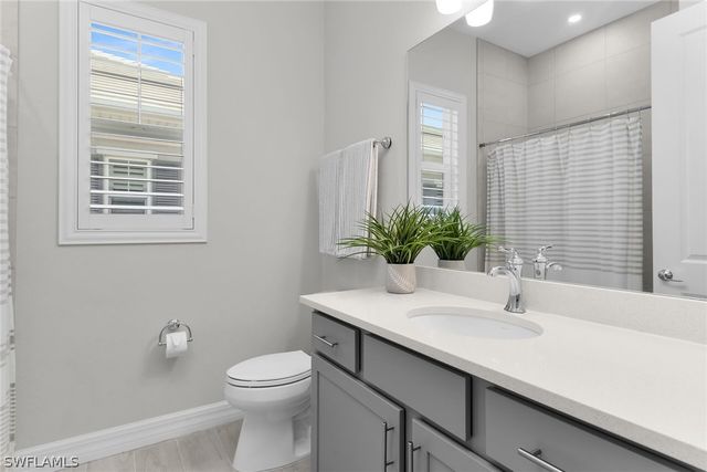 238 Indies DR E 202, Naples, FL 34114