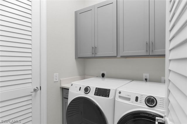 238 Indies DR E 202, Naples, FL 34114