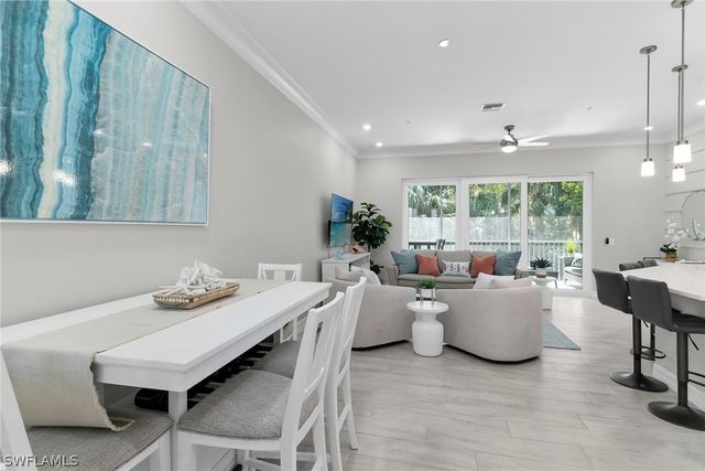 238 Indies DR E 202, Naples, FL 34114