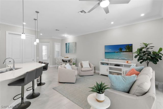 238 Indies DR E 202, Naples, FL 34114