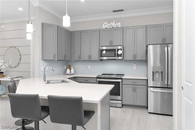 238 Indies DR E 202, Naples, FL 34114