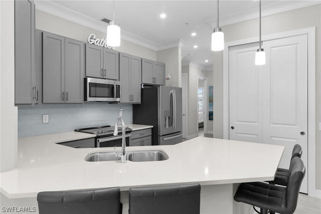 238 Indies DR E 202, Naples, FL 34114