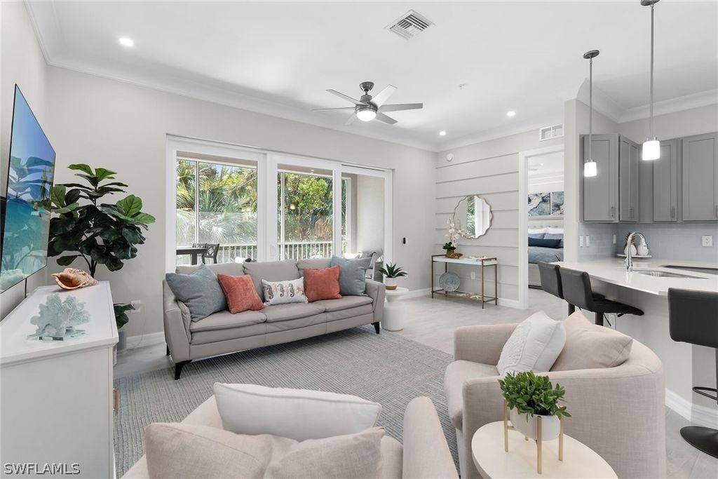 238 Indies DR E 202, Naples, FL 34114