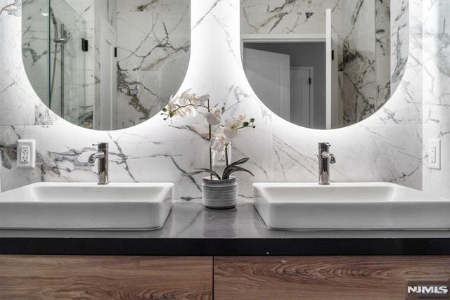 7101 River Road 301A, North Bergen, NJ 07047