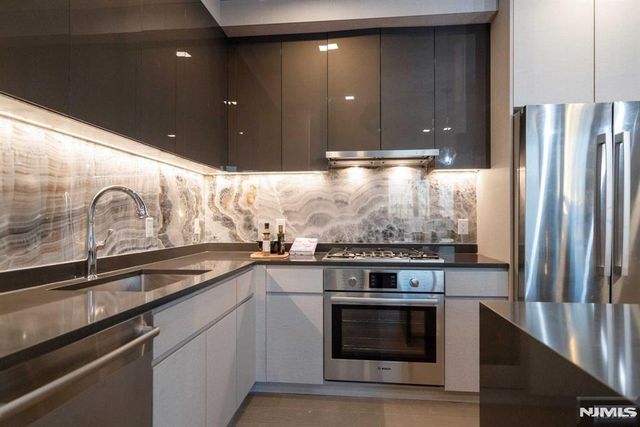 7101 River Road 301A, North Bergen, NJ 07047