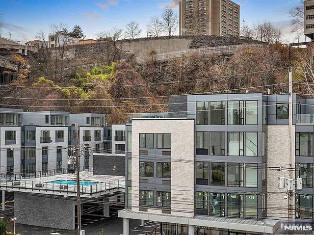 7101 River Road 301A, North Bergen, NJ 07047