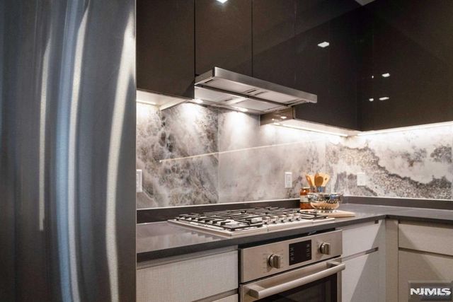 7101 River Road 301A, North Bergen, NJ 07047