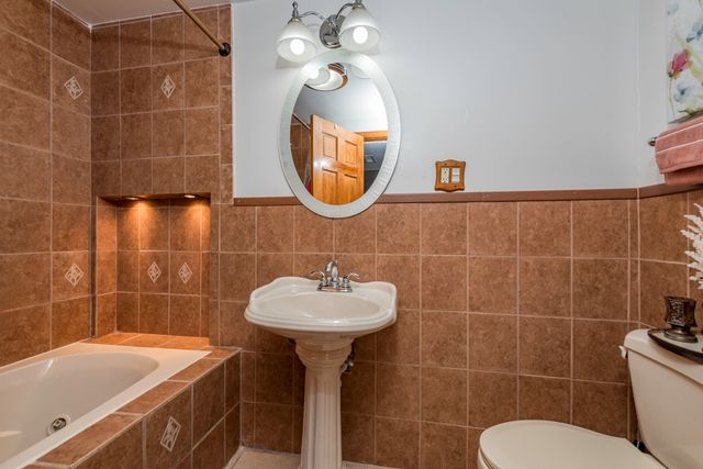 1615 N Sheridan Road, Waukegan, IL 60085