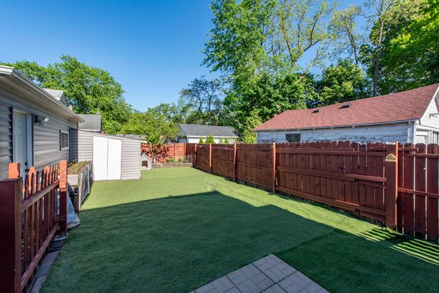 1615 N Sheridan Road, Waukegan, IL 60085