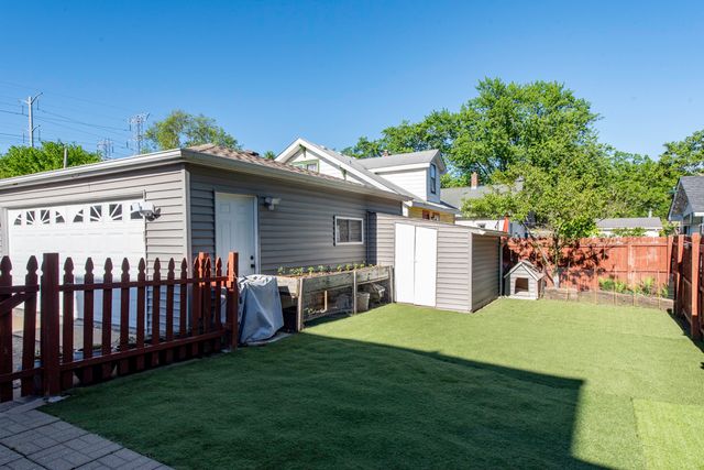 1615 N Sheridan Road, Waukegan, IL 60085