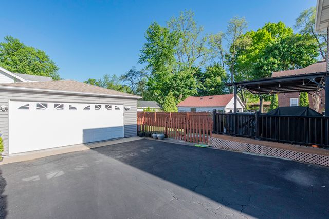 1615 N Sheridan Road, Waukegan, IL 60085