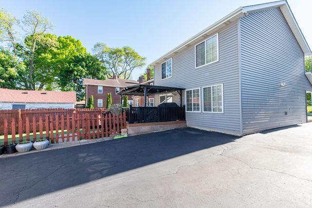 1615 N Sheridan Road, Waukegan, IL 60085