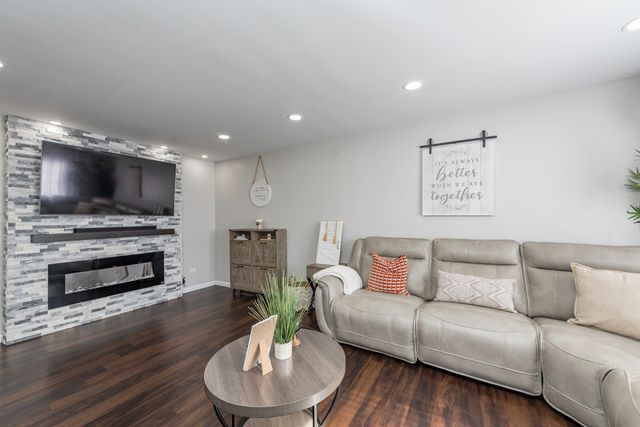 1615 N Sheridan Road, Waukegan, IL 60085