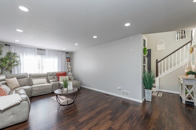 1615 N Sheridan Road, Waukegan, IL 60085