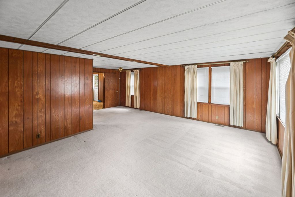 Image 18 of property listing at 23679 N Carpenter Lane, Centralia, IL 62801