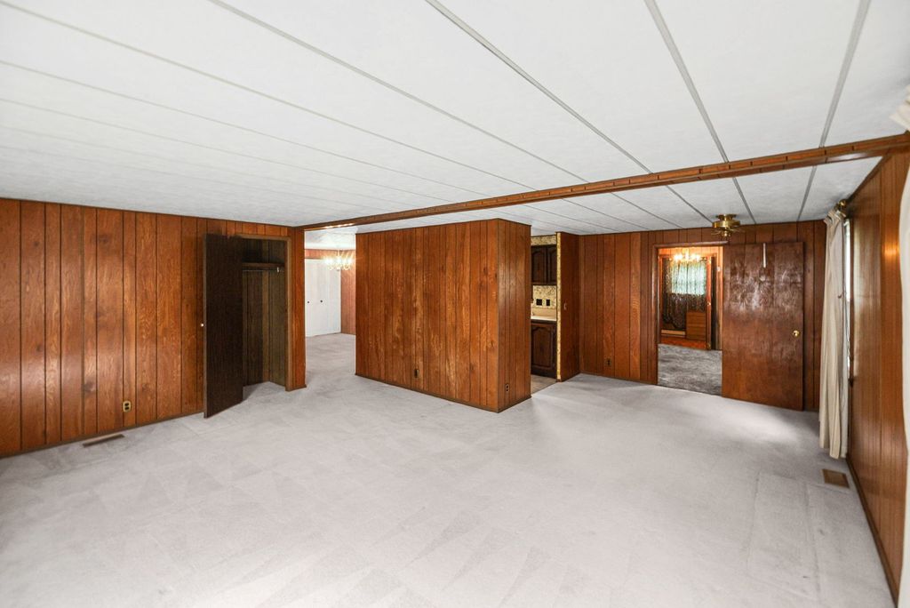 Image 20 of property listing at 23679 N Carpenter Lane, Centralia, IL 62801