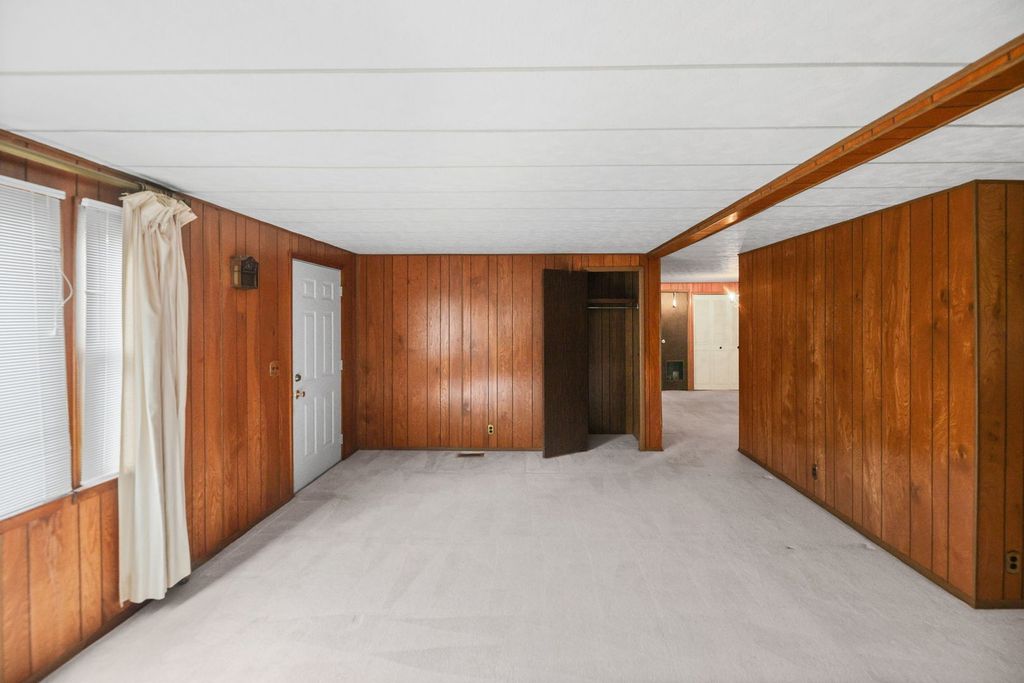 Image 21 of property listing at 23679 N Carpenter Lane, Centralia, IL 62801