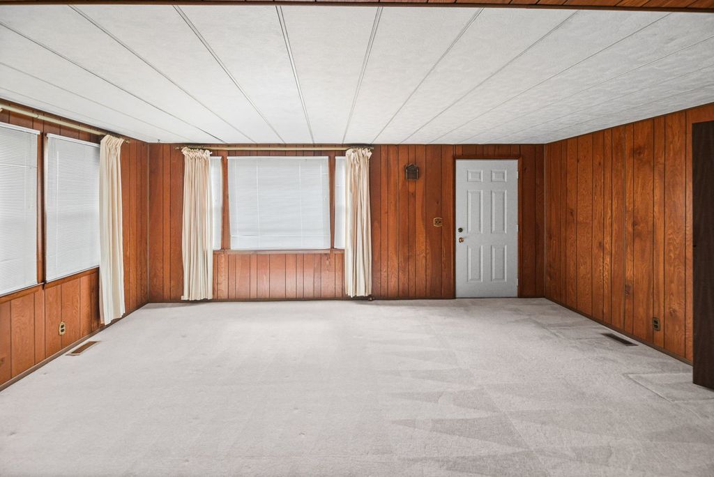 Image 23 of property listing at 23679 N Carpenter Lane, Centralia, IL 62801