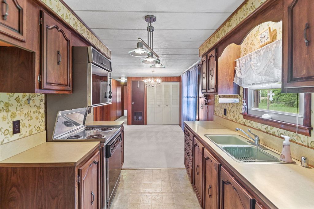 Image 26 of property listing at 23679 N Carpenter Lane, Centralia, IL 62801