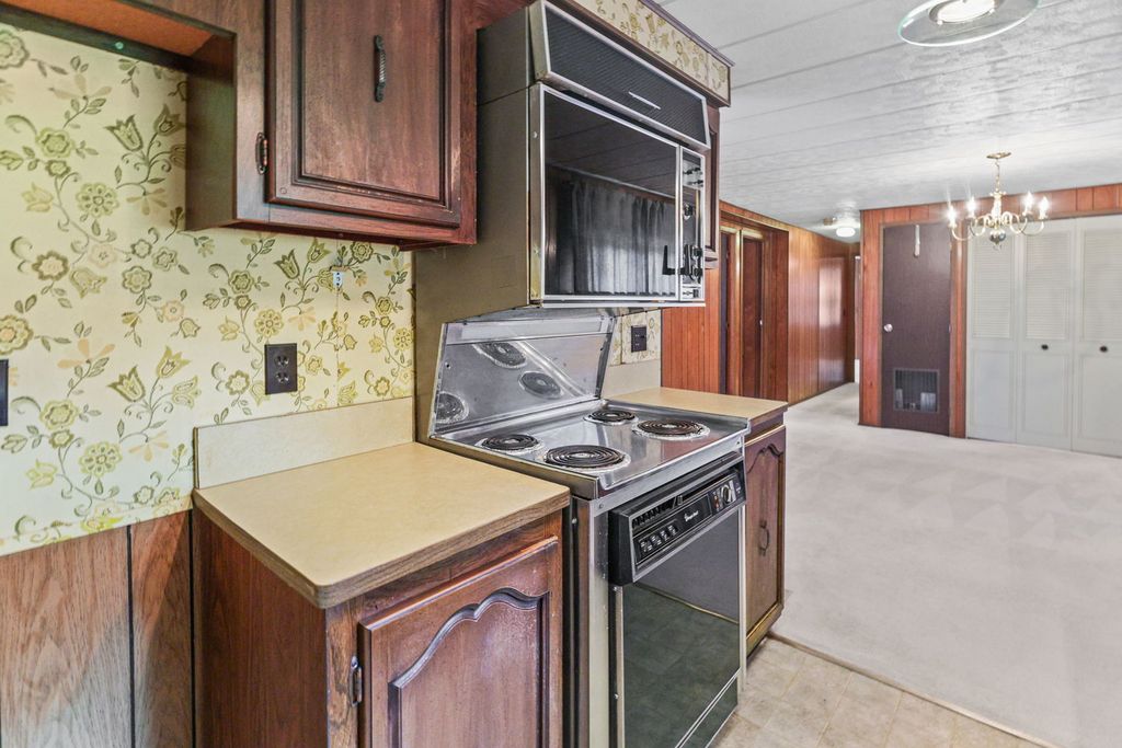 Image 28 of property listing at 23679 N Carpenter Lane, Centralia, IL 62801