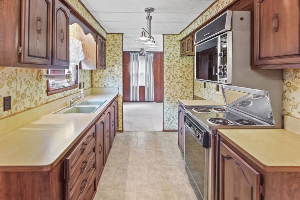 Image 29 of property listing at 23679 N Carpenter Lane, Centralia, IL 62801
