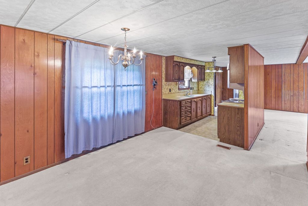 Image 31 of property listing at 23679 N Carpenter Lane, Centralia, IL 62801