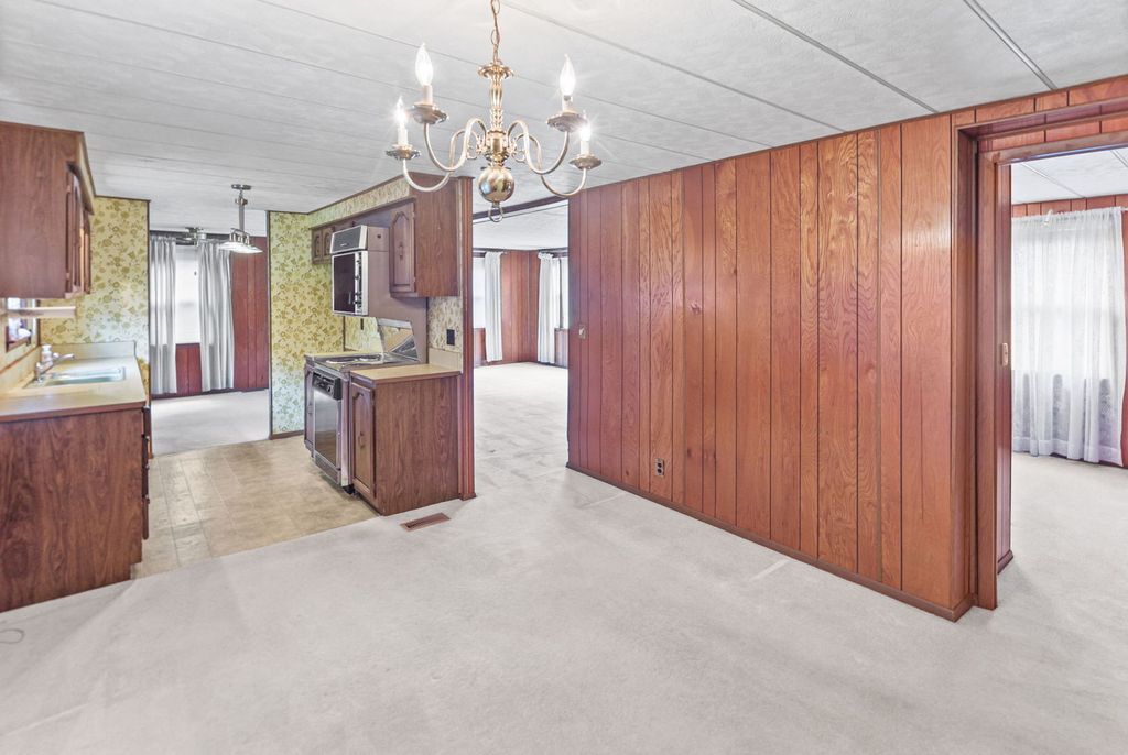 Image 32 of property listing at 23679 N Carpenter Lane, Centralia, IL 62801
