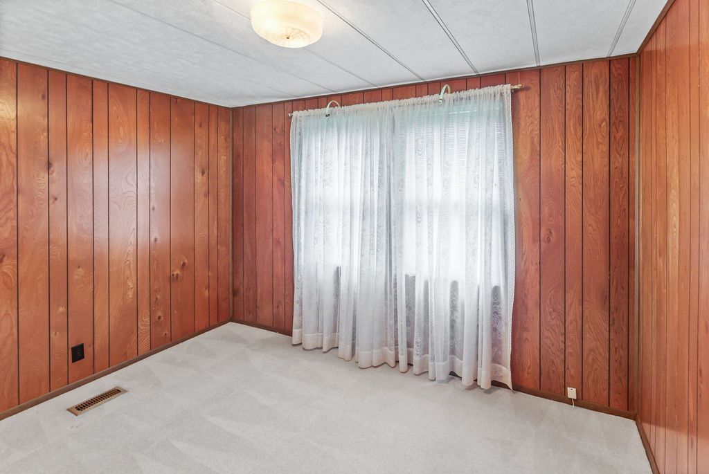 Image 33 of property listing at 23679 N Carpenter Lane, Centralia, IL 62801