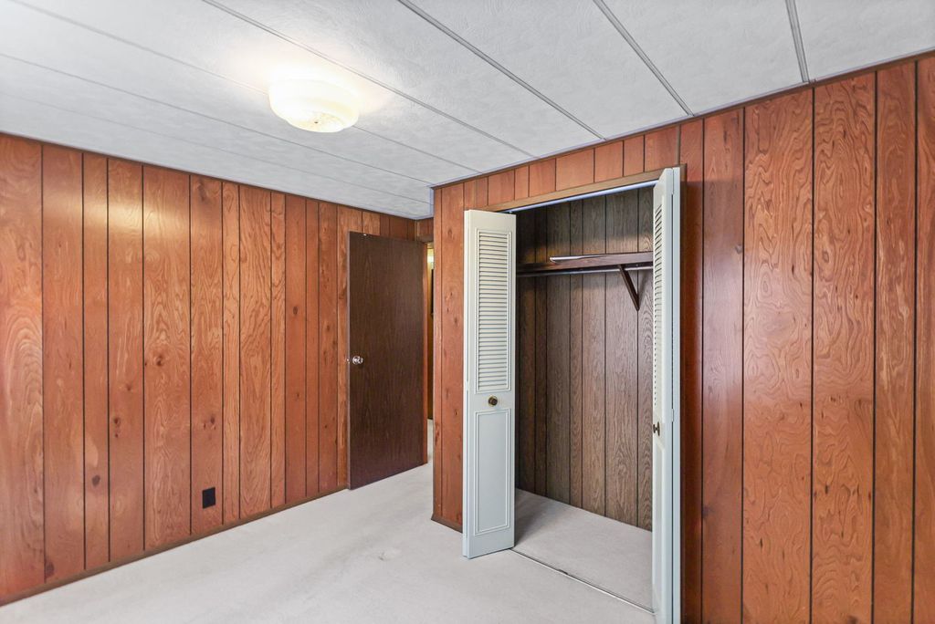 Image 34 of property listing at 23679 N Carpenter Lane, Centralia, IL 62801