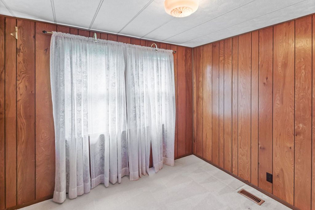 Image 35 of property listing at 23679 N Carpenter Lane, Centralia, IL 62801