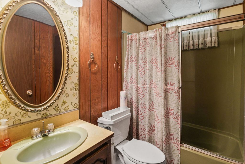 Image 37 of property listing at 23679 N Carpenter Lane, Centralia, IL 62801