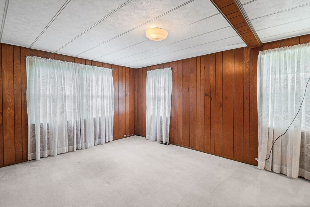 Image 38 of property listing at 23679 N Carpenter Lane, Centralia, IL 62801