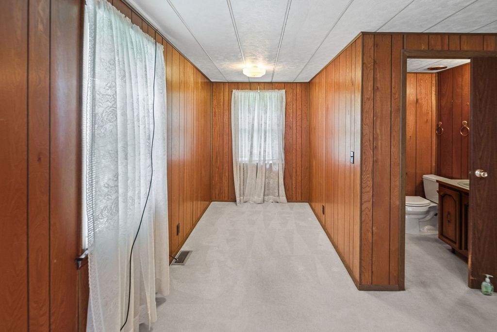 Image 40 of property listing at 23679 N Carpenter Lane, Centralia, IL 62801