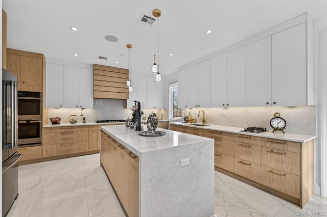 27 Ellish Parkway 203, Spring Valley, NY 10977