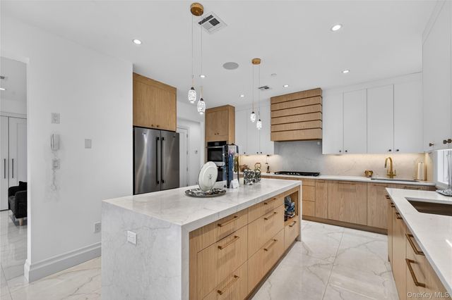 27 Ellish Parkway 203, Spring Valley, NY 10977