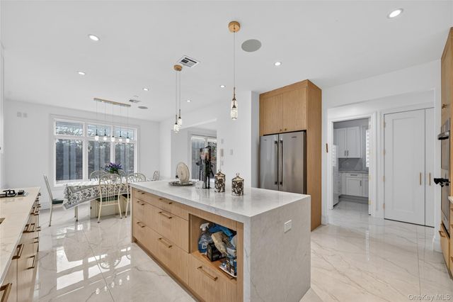 27 Ellish Parkway 203, Spring Valley, NY 10977