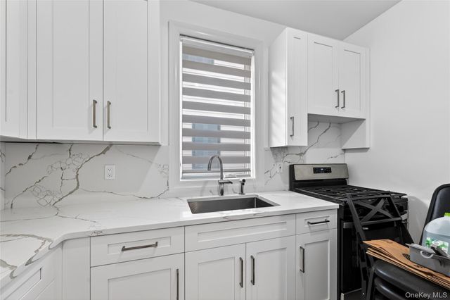 27 Ellish Parkway 203, Spring Valley, NY 10977
