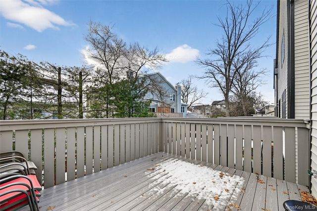 27 Ellish Parkway 203, Spring Valley, NY 10977