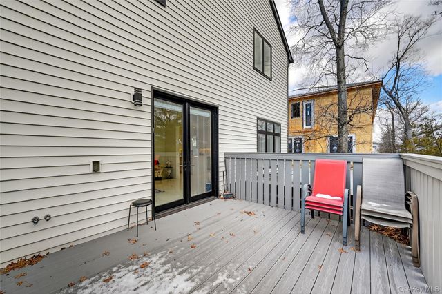 27 Ellish Parkway 203, Spring Valley, NY 10977