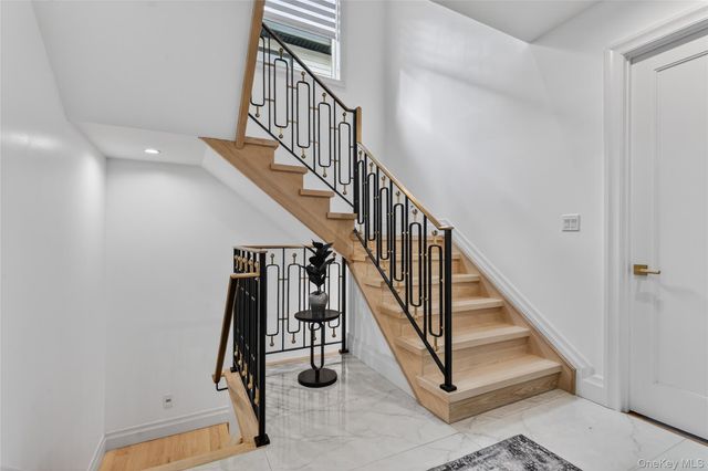 27 Ellish Parkway 203, Spring Valley, NY 10977