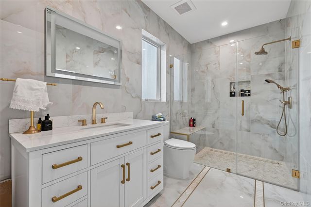 27 Ellish Parkway 203, Spring Valley, NY 10977