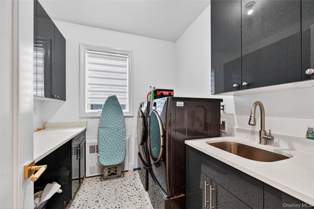 27 Ellish Parkway 203, Spring Valley, NY 10977